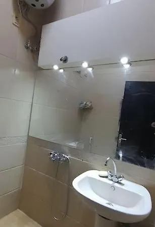 Rooms, Shared Apartment With A Separate Private Entrance In Nasr City,Cairo,Egypt Near The New Malaysian Students Building, The Abana, Al-Fajr Institute For Teaching Languages 15 Min From Cairo International Airport, 25 Min Downtown And 40 Min To Pyr Exterior photo