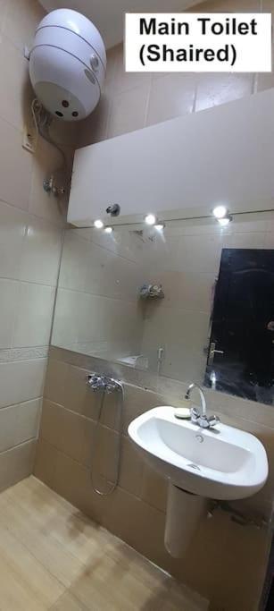 Rooms, Shared With A Separate Private Entrance In Nasr City,cairo,egypt Near The New Malaysian Students Building, The Abana, Al-fajr Institute For Teaching Languages 15 Min From International Airport, 25 Min Downtown And 40 Min To Pyr Accommodatie bij particulieren *