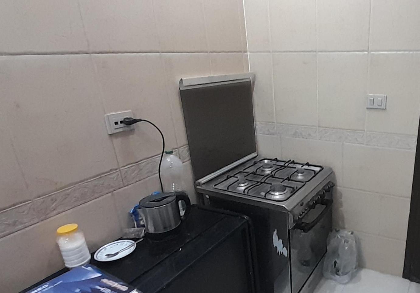 Проживання в сім'ї Rooms, Shared With A Separate Private Entrance In Nasr City,cairo,egypt Near The New Malaysian Students Building, The Abana, Al-fajr Institute For Teaching Languages 15 Min From International Airport, 25 Min Downtown And 40 Min To Pyr